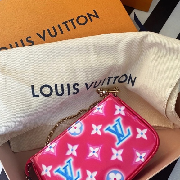 BRAND NWT Louis Vuitton Pochette Accessoires Valentine Neon Monogram Vernis Mini - Picture 3 of 10